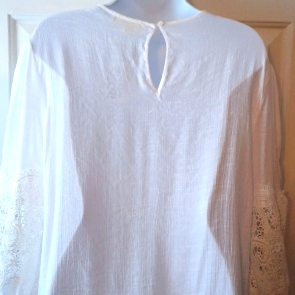 New! Lace Blouse! - Picture 4 of 7